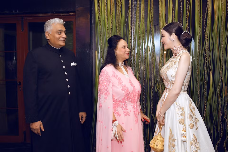 Choang ngop cach bo me nuoi ty phu chieu chuong Ly Nha Ky