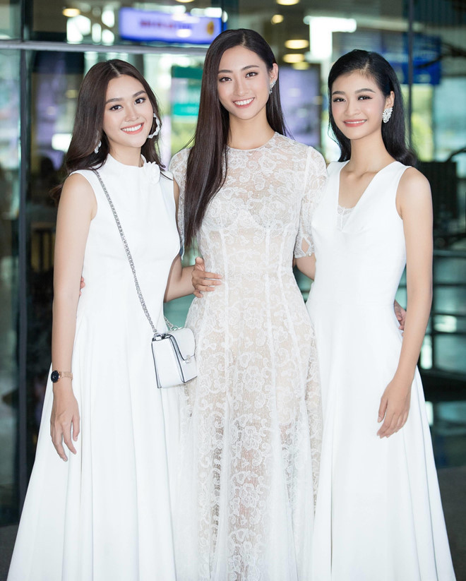 Á hậu Tường San và Kiều Loan cũng sở hữu thành tích "khủng" trước khi tham gia Hoa hậu Thế giới Việt Nam. Tường San nổi tiếng là hot girl của trường THPT Phan Đình Phùng, làm người mẫu ảnh từ năm lớp 10, trong khi đó Nguyễn Hà Kiều Loan từng đăng quang hoa khôi Đại học Đà Nẵng 2019. Ở lớp, Kiều Loan giữ chức Phó bí thư chi Đoàn.