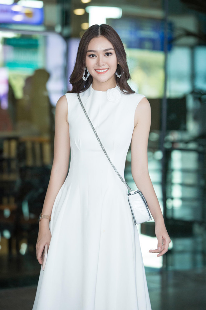 Người đẹp Hà thành sinh trưởng trong gia đình có truyền thống về thời trang, làm đẹp với mẹ làm về thời trang, chị gái học chuyên ngành này tại Paris, Pháp.