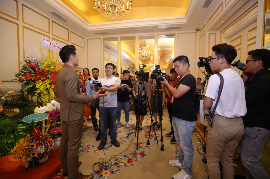 Quy Binh dap tra tin don duoc ban gai dai gia cho tien-Hinh-2