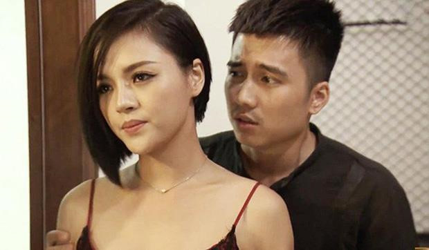 Sau khoảng thời gian im ắng, tập trung chăm lo cho gia đình nhỏ, Mạnh Quân trở lại với phim ảnh bằng việc tham gia Quỳnh búp bê. Nam diễn viên vào vai Kiên - thầy giáo của một trung tâm tiếng Anh - vướng vào mối quan hệ tay ba My Sói - Kiên - Đào. Tuy nhiên, diễn xuất của Mạnh Quân vẫn được đánh giá một màu, chưa có sự "lột xác".