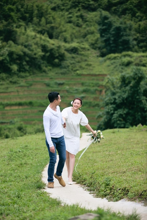 Không chỉ ủng hộ kinh doanh, hỗ trợ chăm con mà đại gia Đức An chẳng ngại vào bếp nấu ăn, dọn dẹp.