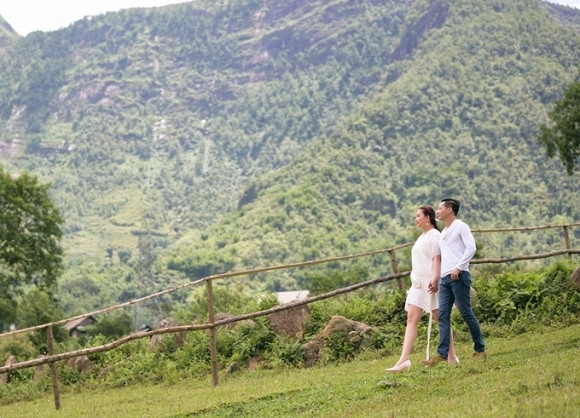 Bên cạnh đó, cặp đôi còn ghi lại những khoảnh khắc ngoại cảnh tại nơi đây.