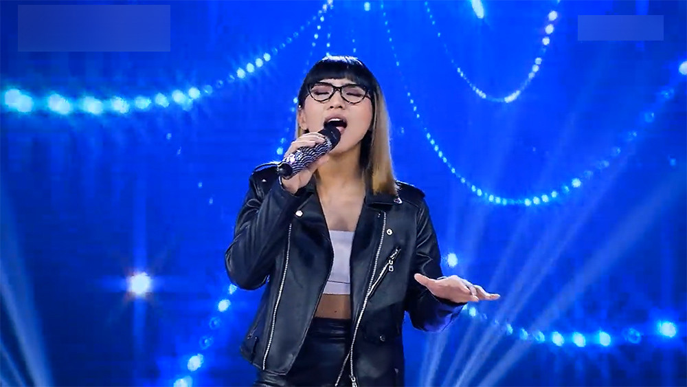 Đến phần song ca, Văn Mai Hương dứt khoát chọn anh chàng số 6, Vũ Cát Tường thì hy vọng cô có được màn song ca đặc biệt cùng thí sinh số 7. Với sự lựa chọn này, cả hai đã bỏ lỡ giọng ca nội lực của cô gái số 1. Nữ thí sinh đã mang đến một tiết mục giàu cảm xúc với bài hát “Dù chẳng phải anh” khiến Vũ Cát Tường vô cùng tiết nuối.