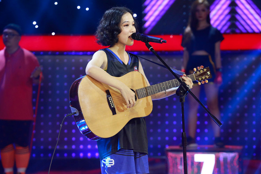 Cũng trong vòng thi này, thí sinh ở vị trí số 5 do đội Trường Giang lựa chọn lại khiến mọi người ngỡ ngàng vì giọng hát cao và giàu cảm xúc qua phần trình diễn ca khúc “Đâu cần một bài ca tình yêu”.