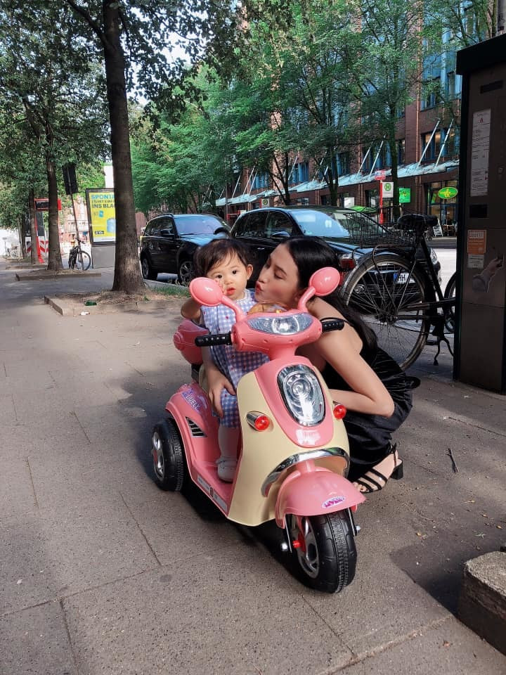 Mai Hồ cho biết vợ chồng Mai Hồ dự định tổ chức đám cưới vào năm 2020 tại cả Việt Nam và Đức. Nữ diễn viên thích có con cái tham dự lễ cưới nên cặp đôi muốn sinh con trước.