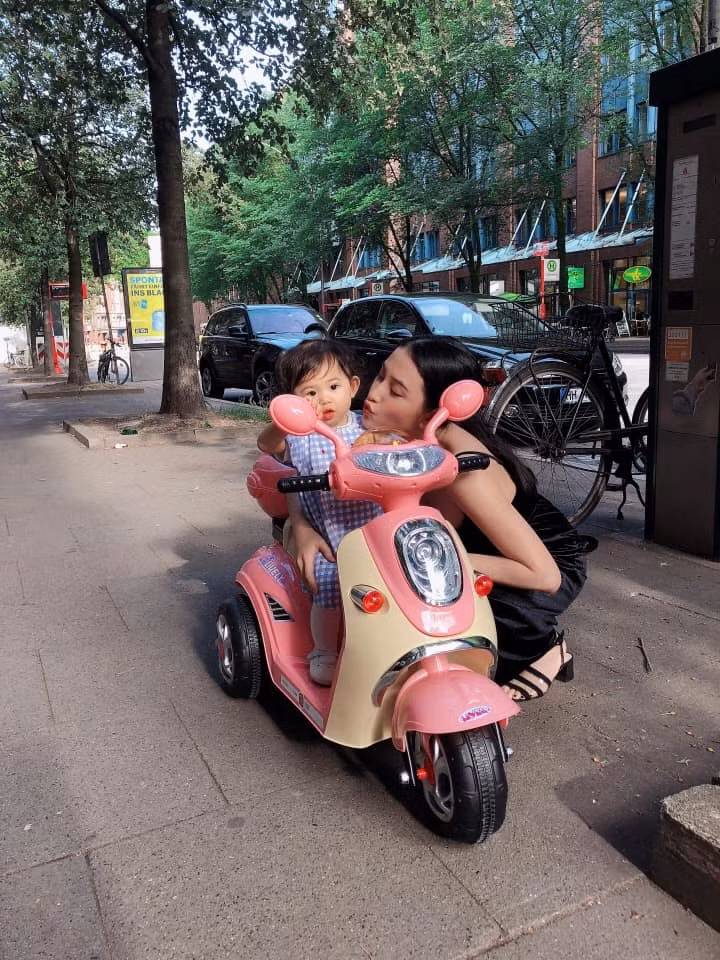 Mai Hồ cho biết vợ chồng Mai Hồ dự định tổ chức đám cưới vào năm 2020 tại cả Việt Nam và Đức. Nữ diễn viên thích có con cái tham dự lễ cưới nên cặp đôi muốn sinh con trước.