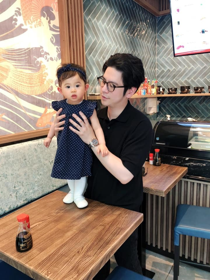 Nhận xét về chồng, Mai Hồ cho biết Nam Bùi là người sống rất tình cảm, biết quan tâm đến người khác. Cô cũng có cuộc sống hạnh phúc vì gia đình bên nội sống rất tình cảm, gắn bó.