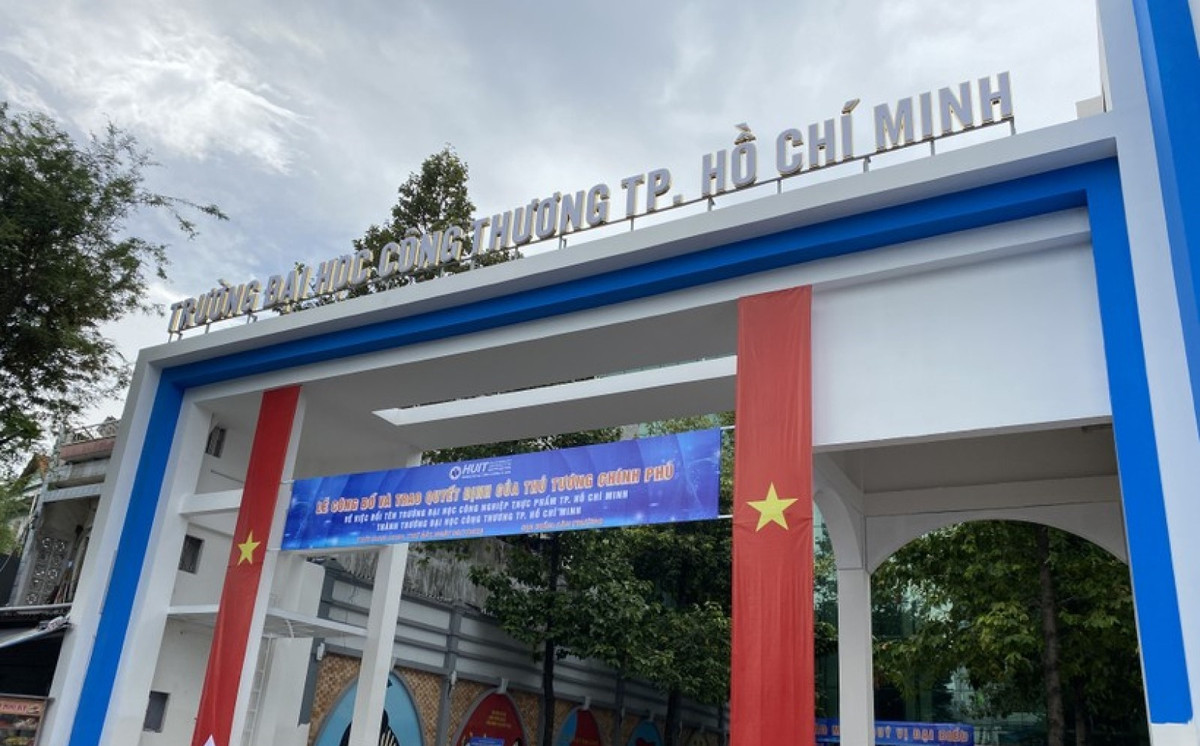 Soi nang luc nha thau trung goi mua sam thiet bi tai DH Cong Thuong TP HCM