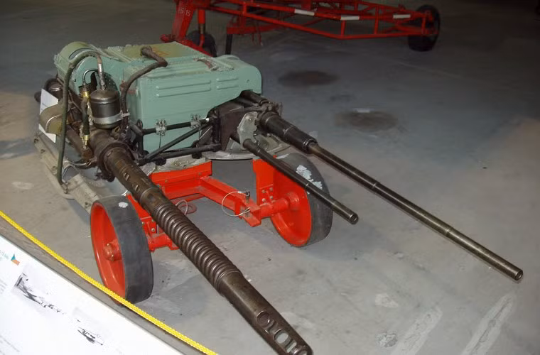 Tiêm kích MiG-15UTI được trang bị bộ vũ khí gồm 2 pháo 23mm NR-23 (160 viên) và N-37 37mm (40 viên).