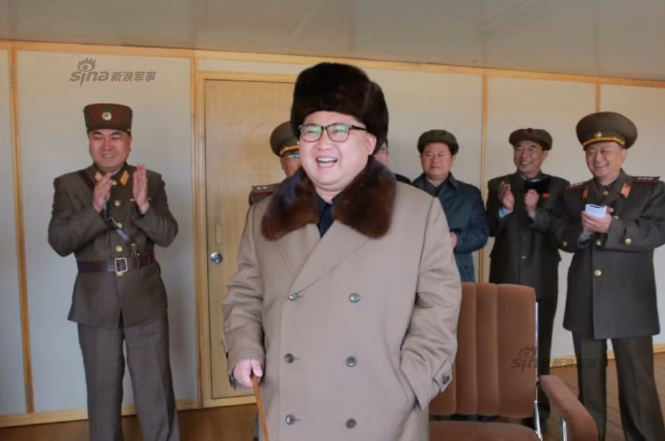 Theo hãng thông tấn Triều Tiên (KCNA), nhà lãnh đạo Kim Jong-un đã có mặt theo dõi vụ bắn thử hệ thống vũ khí mới.