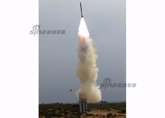 Theo một số nguồn tin, tên lửa phòng không KN-06 có tầm bắn ước đạt 150km – tương đương phạm vi tác chiến của tổ hợp tên lửa S-300PMU1.