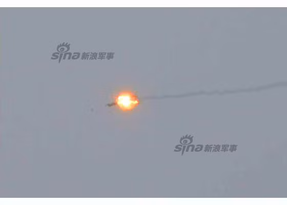 Tên lửa đã đánh chặn thành công mục tiêu ở trên không.