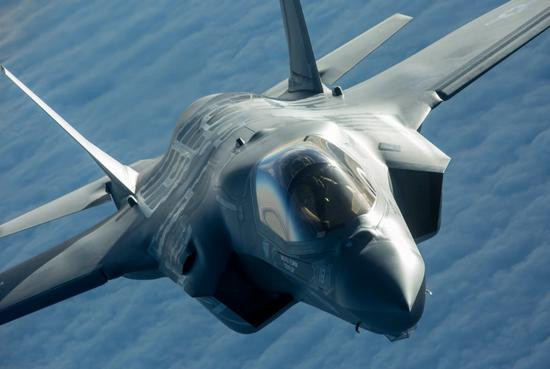 Theo tính toán của nhà sản xuất máy bay F-35 Lockheed Martin, số máy bay F-35 dự kiến sẽ bán được khoảng 3.200 chiếc trên toàn thế giới. Nhưng do giá của loại máy bay này giảm, nhiều quốc gia cũng háo hức mua F-35, khiến doanh số trong tương lai của F-35 dự kiến sẽ đạt hơn 4.200 chiếc.