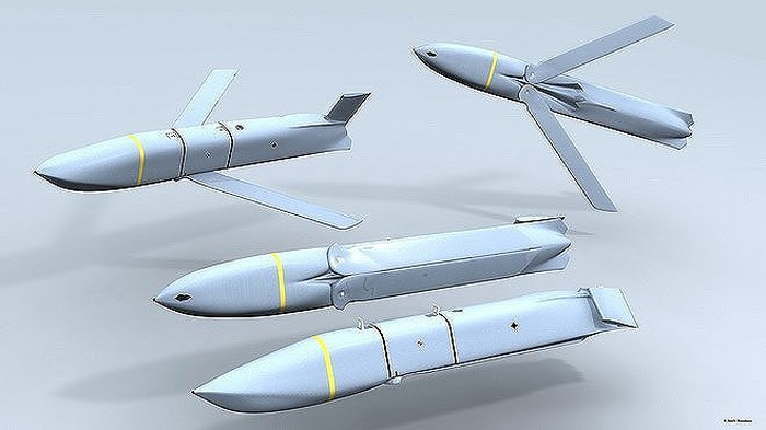 Nhược điểm lớn nhất là do kích thước lớn của JASSM-ER, nên đã không vừa với khoang vũ khí của máy bay chiến đấu F-35; như vậy sẽ làm giảm tính năng chiến đấu của cả máy bay lẫn tên lửa.