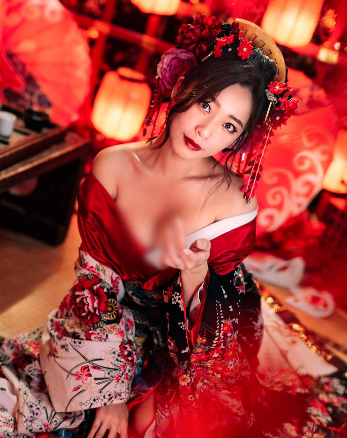 Theo họ, hot girl gợi cảm Phẩm Du vừa đẹp theo kiểu dễ thương vừa đẹp theo kiểu nóng bỏng, bốc lửa.