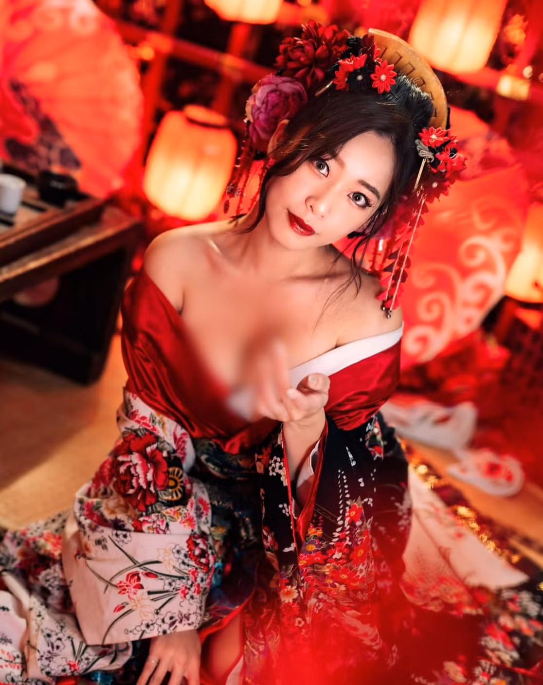 Theo họ, hot girl gợi cảm Phẩm Du vừa đẹp theo kiểu dễ thương vừa đẹp theo kiểu nóng bỏng, bốc lửa.