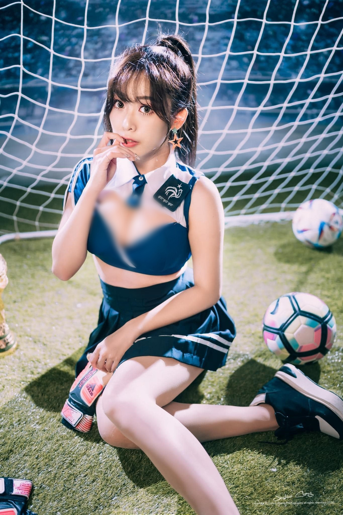 Thêm vào đó, nhờ biết cách ăn mặc, phối đồ theo xu hướng, Phẩm Du khoe được đầy đủ đường cong quyến rũ của mình.