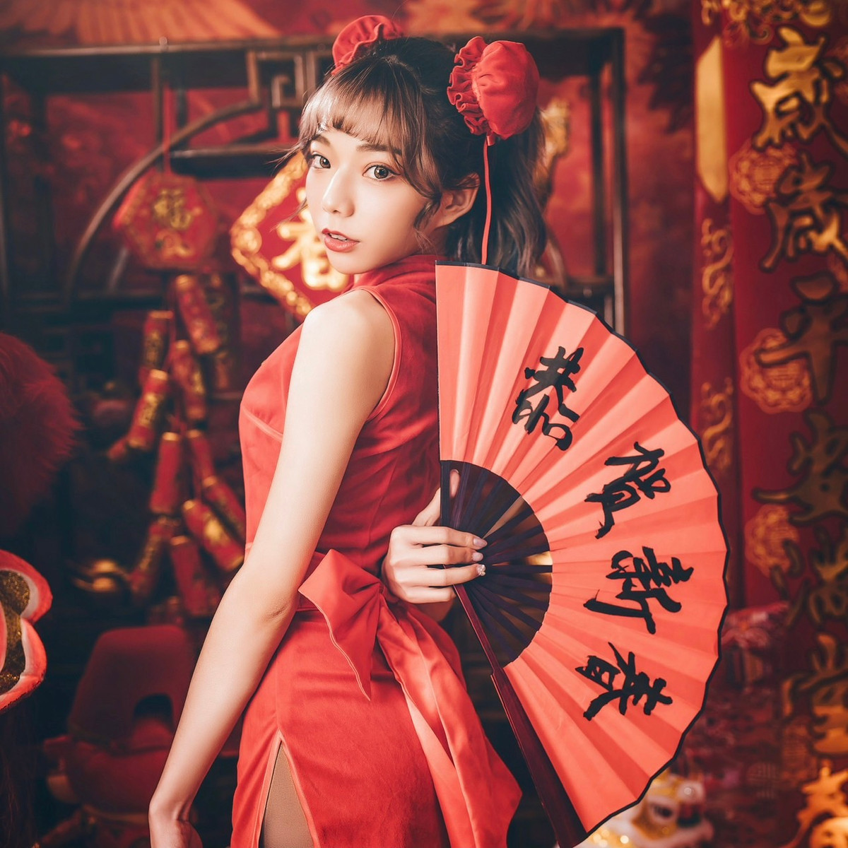 Theo tìm hiểu, Thu Thu hiện đang dẫn đầu cuộc thi gương mặt người mẫu của công ty người mẫu JKF.