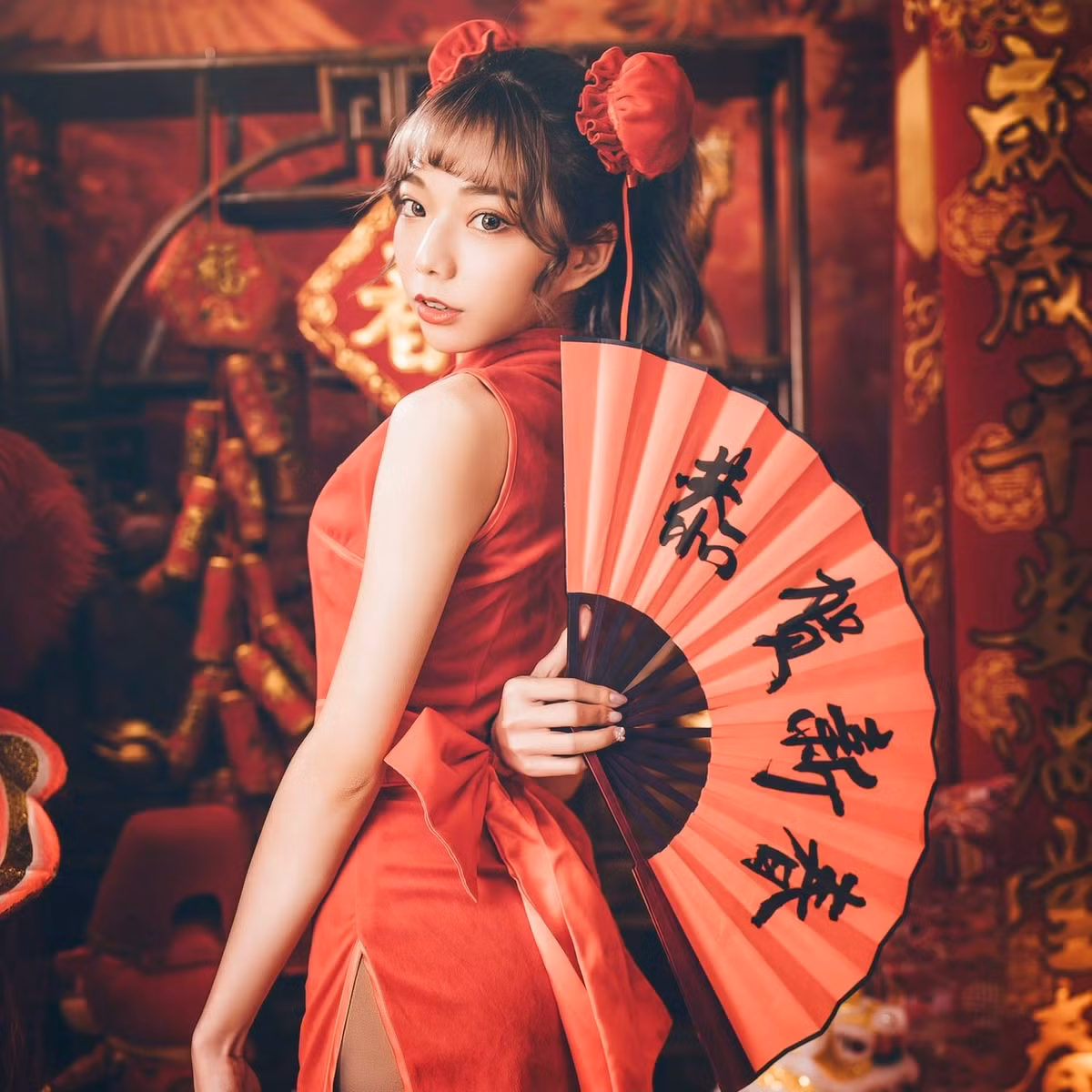 Theo tìm hiểu, Thu Thu hiện đang dẫn đầu cuộc thi gương mặt người mẫu của công ty người mẫu JKF.