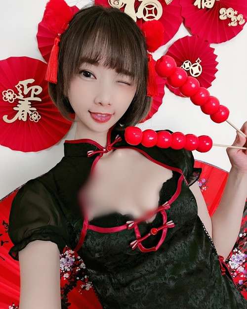 Đa số mọi người đều tán dương nhan sắc vừa ngây thơ vừa quyến rũ của cô nàng.