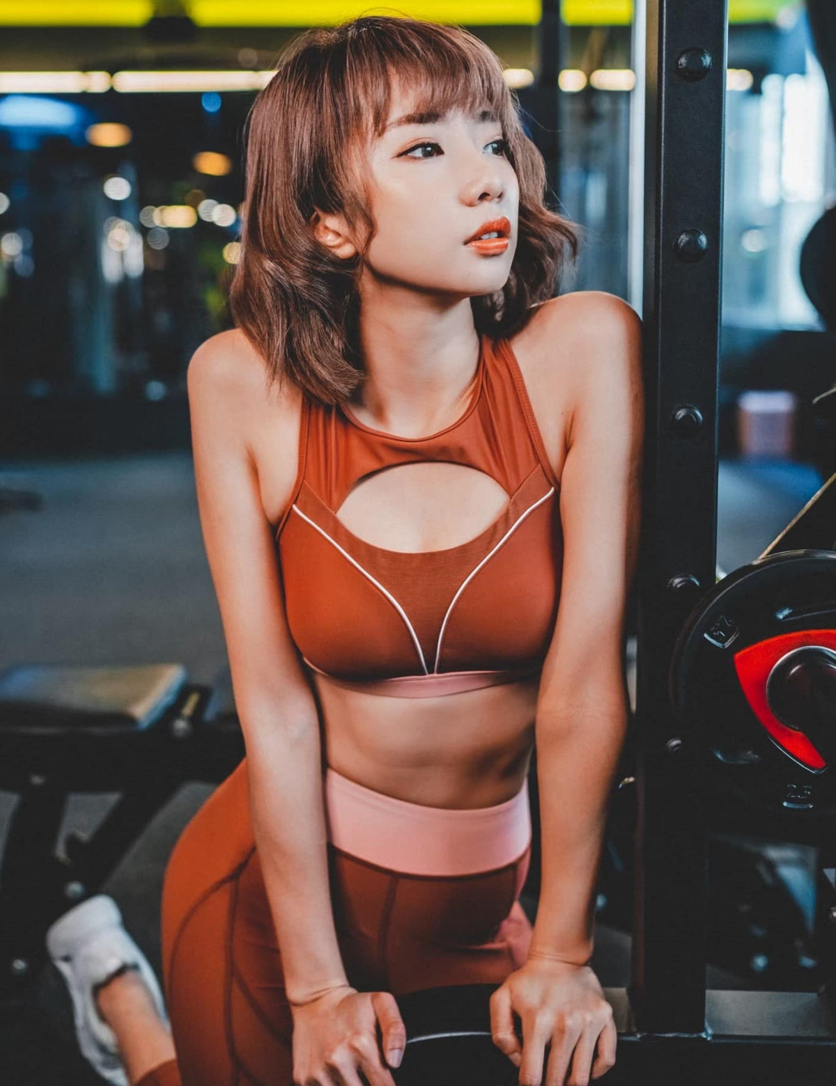 Trước đó, hình ảnh hot girl gợi cảm tạo dáng ở phòng thể hình, khoe tập luyện quyền anh để độ dáng đón Tết cũng được đón nhận nhiệt tình.