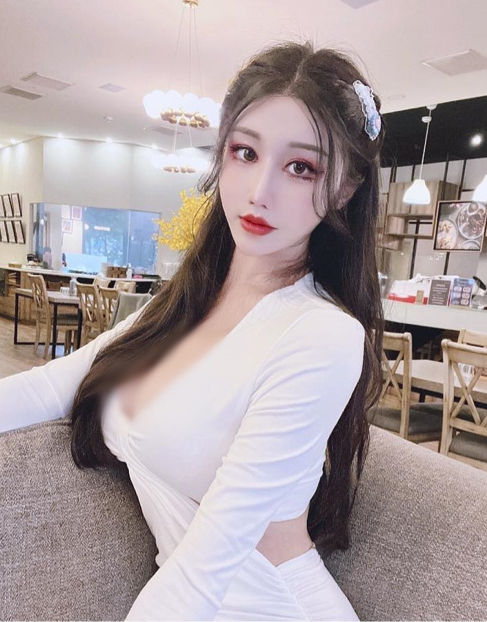 Không chỉ gương mặt ăn ảnh, dáng vóc của Hạ Tiểu Doãn cũng rất quyến rũ, đủ sức "gây mê" mọi người.