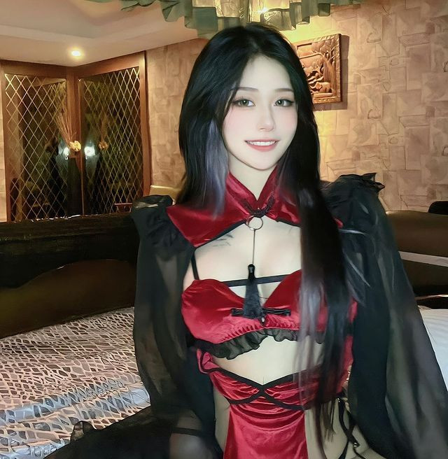 Các fan hâm mộ trung thành của Tôn Tề cũng hi vọng cô nàng ngày một nổi tiếng hơn, không cần phải hở bạo và luôn giữ được danh tiếng.