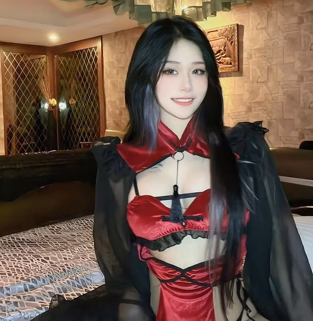 Các fan hâm mộ trung thành của Tôn Tề cũng hi vọng cô nàng ngày một nổi tiếng hơn, không cần phải hở bạo và luôn giữ được danh tiếng.