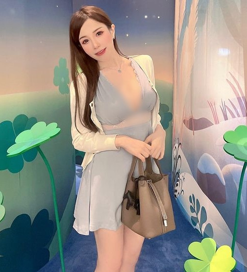 Vào trang cá nhân của hot girl gợi cảm Cát Bảo, bạn có thể thấy vô số bức ảnh tuyệt đẹp của cô nàng.