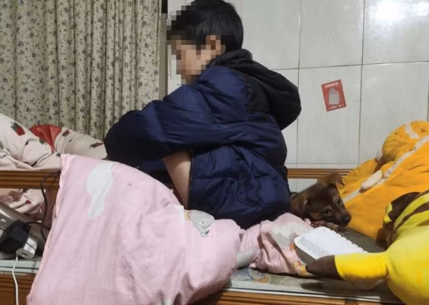 Con trai 6 tuổi vẫn mặc bỉm, mẹ không cho đến trường Con trai 6 tuoi van mac bim, me khong cho den truong