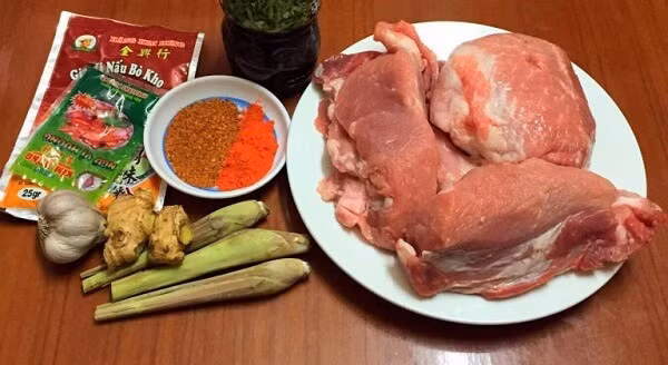 Tet thua nhieu thit lon, lam ngay mon heo kho chay toi nham nhi