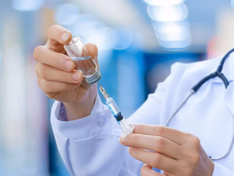 Nu bac si to chong cu dau doc khien mat mo, co giat