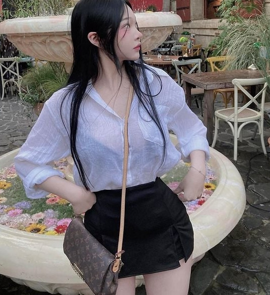 Dù mới chỉ nổi lên nhưng Hee Yeon đã thu hút gần 200.000 người theo dõi chỉ tính riêng trên trang IG cá nhân, đáng nói, con số này vẫn đang tăng lên nhanh chóng.