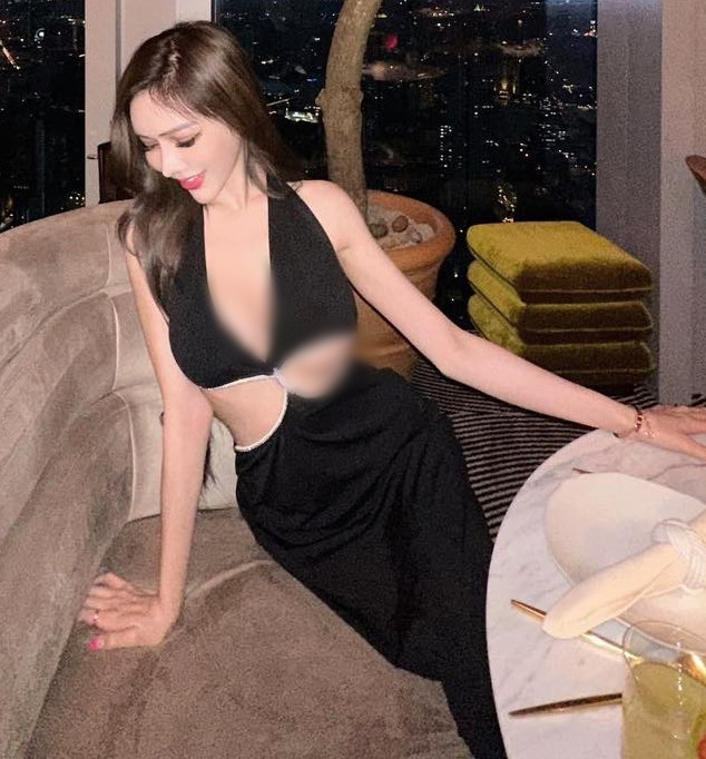 Fan hâm mộ của Vân Yên cho rằng trông cô nàng hệt như một phiên bản người thật của búp bê Barbie với khuôn mặt thon gọn, mắt to tròn, sống mũi cao, môi trái tim và body chữ S rất hấp dẫn.