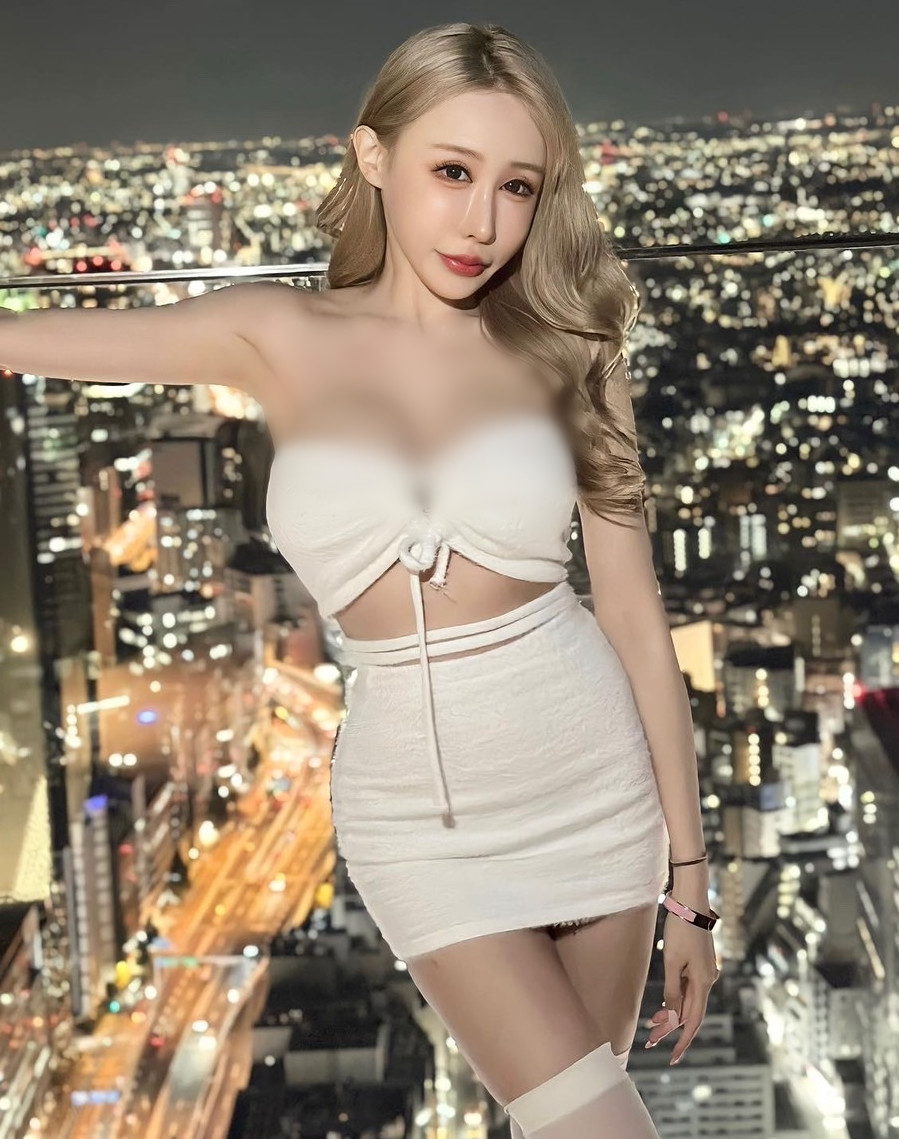 Dịp Halloween, hình ảnh hot girl Khiết Nhi hóa nàng thỏ gợi cảm, khoe dáng bốc lửa ở phố đi bộ Nhật Bản từng gây xôn xao cộng đồng mạng.