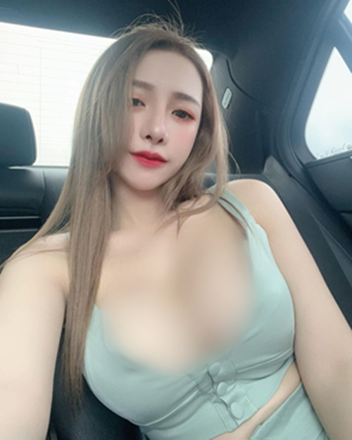 Cô nàng được đánh giá là khá đa tài, không chỉ là một hiện tượng mạng còn là một vũ công, người mẫu, cosplayer và đầu bếp chuyên nghiệp.