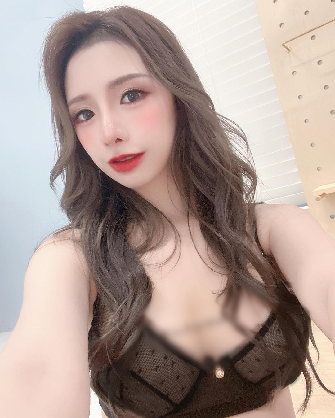 Mặc dù vậy, lời giải thích của Đinh Đinh không được cộng đồng mạng chấp nhận.