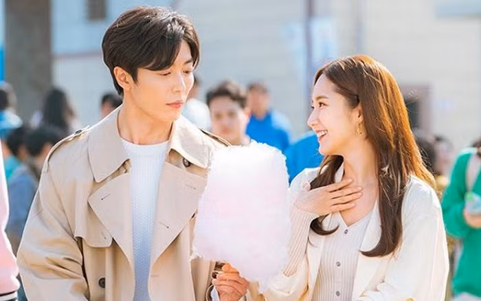 To tinh voi sep bi tu choi, co gai lai rat vui vi...