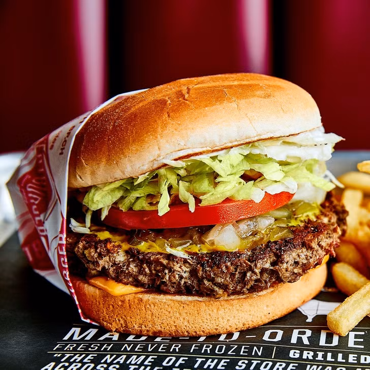  6. Thịt dành cho người ăn chay. Loại thịt thay thế này có mùi vị và trông giống như thịt thật, nhưng lại được làm hoàn toàn từ các thành phần thực vật. Thịt dành cho người ăn chay chứa protein thực vật, axit amin, axit béo, vitamin.