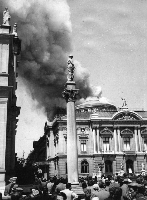 Nhà hát lớn Geneva được xây dựng vào thế kỷ 19 ở Thụy Sĩ. Năm 1951, nó bị cháy khi đang chuẩn bị cho vở diễn “The Valkyrie” của Richard Wagner. Nhà hát mở cửa trở lại vào năm 2004.