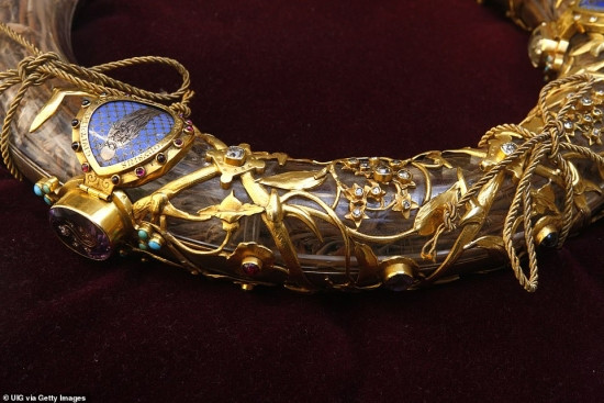 Theo các tín đồ Cơ đốc giáo, chiếc vương miện nằm trên đầu chúa Jesus trước khi bị đóng đinh.