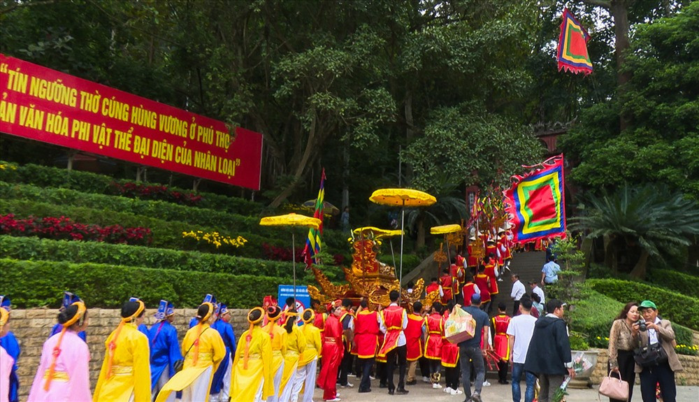 Khu du lịch đền Hùng có 4 điểm tham quan chính: Đền thờ Quốc Tổ Lạc Long Quân, đền thờ Tổ Mẫu Âu Cơ, đền thờ các vua Hùng và bảo tàng Hùng Vương.