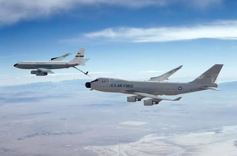 Hệ thống vũ khí laser YAL-1 thực hiện cuộc bắn thử đầu tiên vào mục tiêu trên không trong năm 2007 với tia laser năng lượng thấp. Trong đợt thử tháng 1/2010, đã thử thành công đánh chặn mục tiêu với laser năng lượng cao.