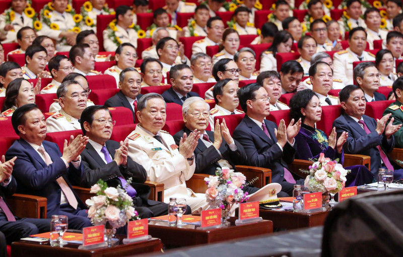 Tổng Bí thư dự Lễ kỷ niệm 75 năm ngày xây dựng lực lượng CAND - Hình 5 Tong Bi thu du Le ky niem 75 nam ngay xay dung luc luong CAND-Hinh-5