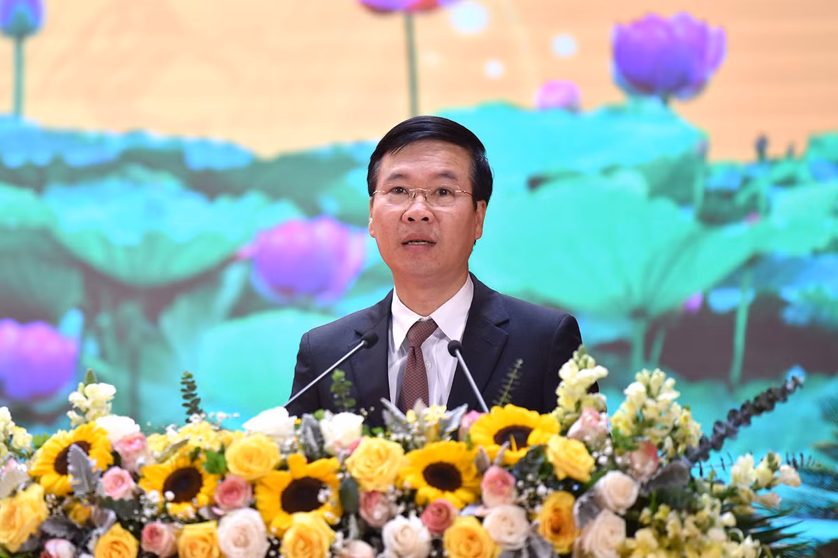 Ông Võ Văn Thưởng từng là Bí thư thứ nhất Trung ương Đoàn Thanh niên Cộng sản Hồ Chí Minh; từ tháng 8/2011-4/2014: được Bộ Chính trị phân công giữ chức vụ Bí thư Tỉnh ủy Quảng Ngãi;