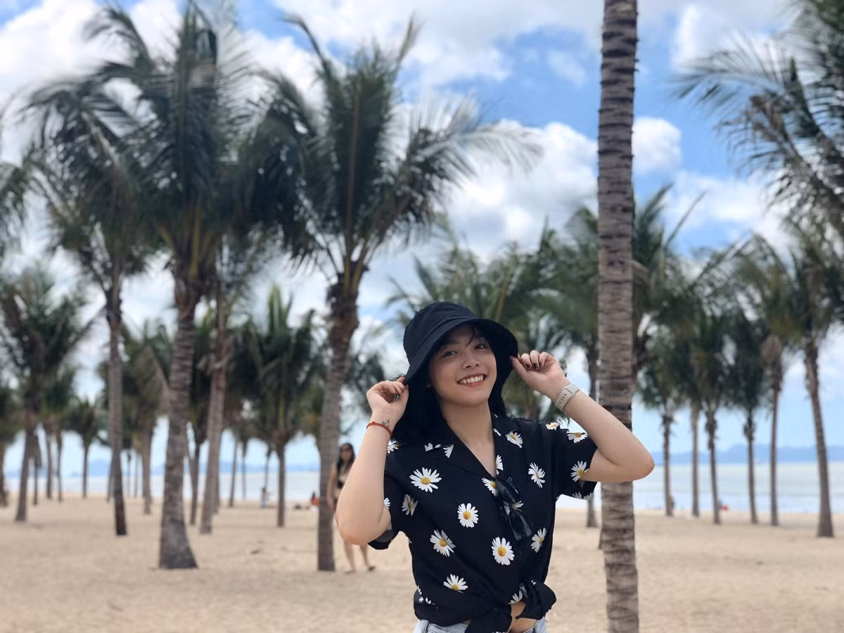 Những bức ảnh Thanh Thảo đăng tải trên mạng xã hội đều nhận nhiều lời khen bởi nhan sắc xinh đẹp, nụ cười tươi tắn, xứng danh "hot girl" của đội tuyển thể thao Việt Nam.