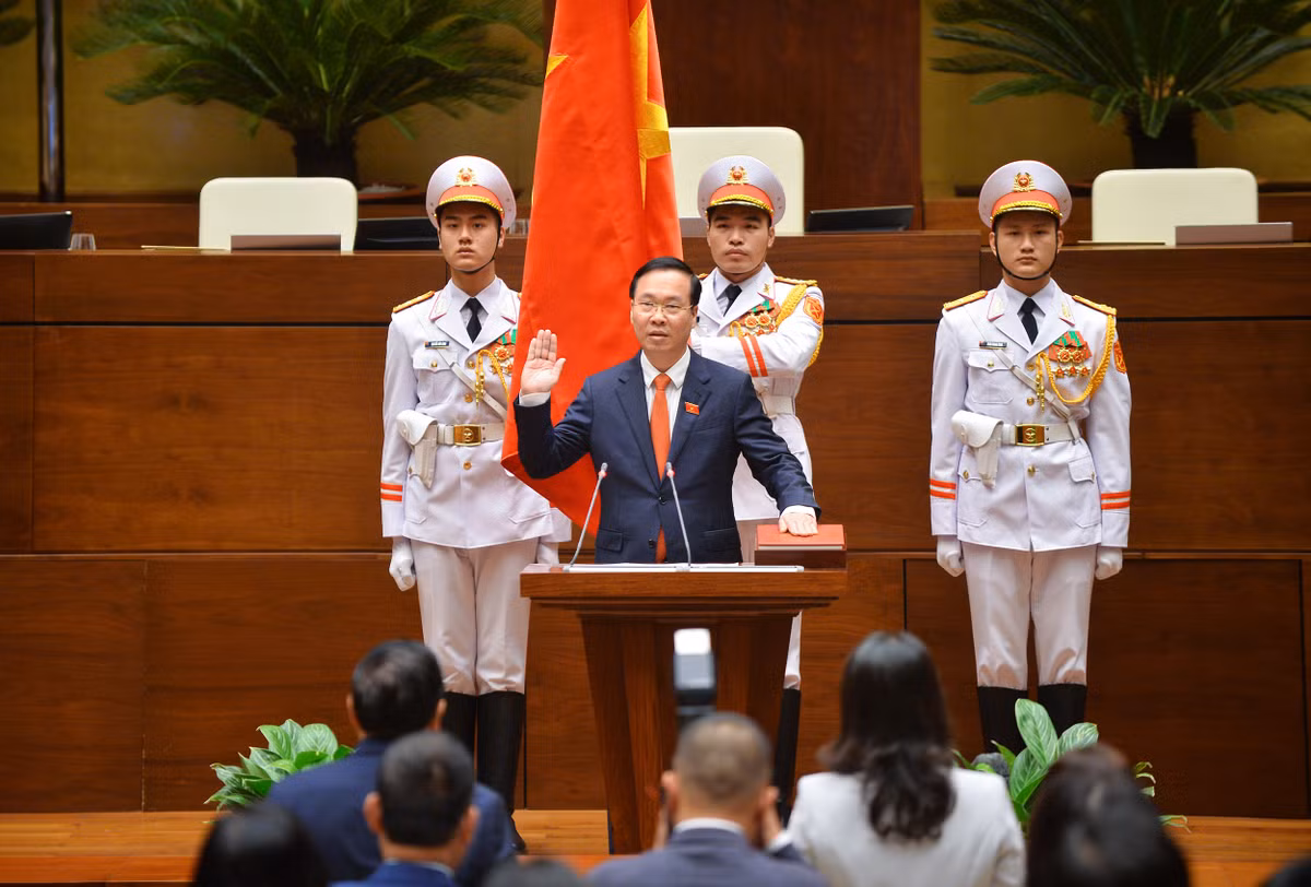 Chủ tịch nước cũng bày tỏ mãi mãi ghi ơn công lao to lớn của các thế hệ Đảng viên, chiến sĩ và người Việt Nam yêu nước để đất nước ta có được cơ đồ, tiềm lực, vị thế uy tín quốc tế như ngày nay. 