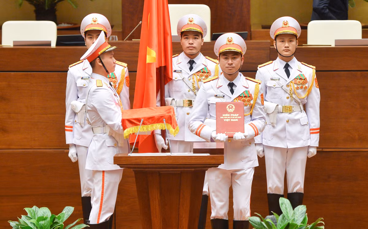 Chủ tịch nước Võ Văn Thưởng bày tỏ lòng thành kính biết ơn tới Chủ tịch Hồ Chí Minh – Anh hùng giải phóng dân tộc, Danh nhân văn hóa thế giới, người thầy vĩ đại của cách mạng Việt Nam, người sáng lập và là Chủ tịch đầu tiên của nước Việt Nam Dân chủ cộng hòa nay là nước Cộng hòa xã hội chủ nghĩa Việt Nam; nguyện không ngừng học tập và làm theo tư tưởng, đạo đức, phong cách của Người.