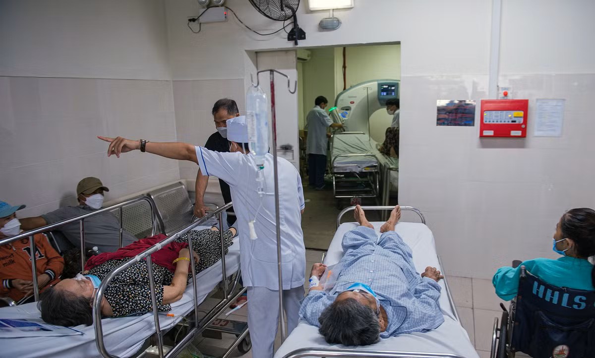 Ai chiu trach nhiem BV Cho Ray, Viet Duc, Bach Mai “can” vat tu y te…?